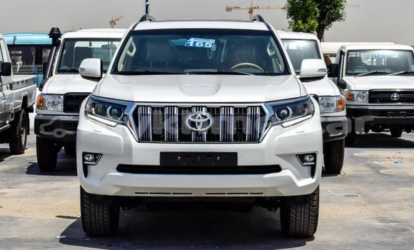 Buy New Toyota Land Cruiser Prado White Car in Amleang in Kampong Speu Province Buy New Toyota Land Cruiser Prado White Car in Amleang in Kampong Speu Province