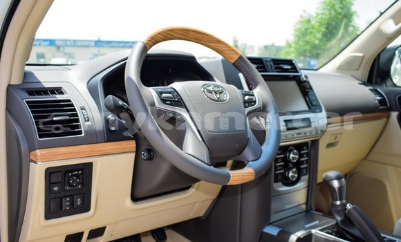 Buy New Toyota Land Cruiser Prado White Car in Amleang in Kampong Speu Province Buy New Toyota Land Cruiser Prado White Car in Amleang in Kampong Speu Province