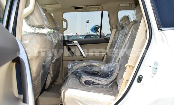 Buy New Toyota Land Cruiser Prado White Car in Amleang in Kampong Speu Province Buy New Toyota Land Cruiser Prado White Car in Amleang in Kampong Speu Province