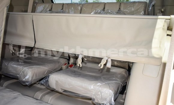 Buy New Toyota Land Cruiser Prado White Car in Amleang in Kampong Speu Province Buy New Toyota Land Cruiser Prado White Car in Amleang in Kampong Speu Province