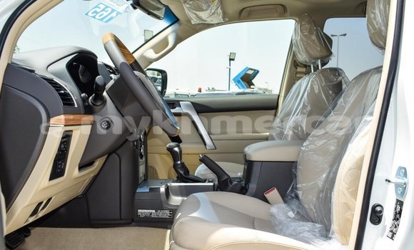 Buy New Toyota Land Cruiser Prado White Car in Amleang in Kampong Speu Province Buy New Toyota Land Cruiser Prado White Car in Amleang in Kampong Speu Province