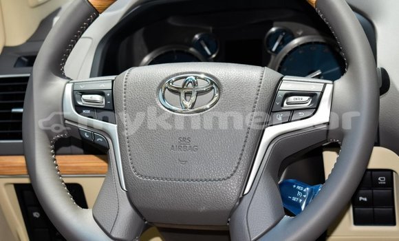 Buy New Toyota Land Cruiser Prado White Car in Amleang in Kampong Speu Province Buy New Toyota Land Cruiser Prado White Car in Amleang in Kampong Speu Province