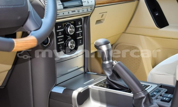 Buy New Toyota Land Cruiser Prado White Car in Amleang in Kampong Speu Province Buy New Toyota Land Cruiser Prado White Car in Amleang in Kampong Speu Province