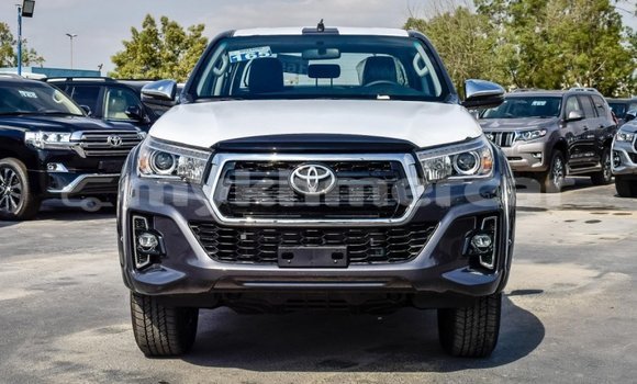 Buy New Toyota Hilux Black Car in Amleang in Kampong Speu Province Buy New Toyota Hilux Black Car in Amleang in Kampong Speu Province