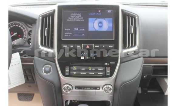 Acheter Import Voiture Toyota Land Cruiser Blanc à Import - Dubai, Kampot Province Acheter Import Voiture Toyota Land Cruiser Blanc à Import - Dubai, Kampot Province