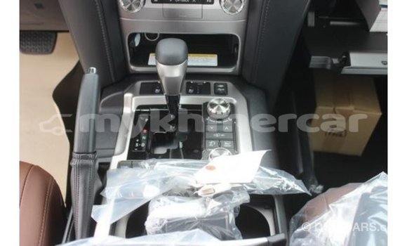 Acheter Import Voiture Toyota Land Cruiser Blanc à Import - Dubai, Kampot Province Acheter Import Voiture Toyota Land Cruiser Blanc à Import - Dubai, Kampot Province