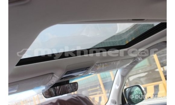 Acheter Import Voiture Toyota Land Cruiser Blanc à Import - Dubai, Kampot Province Acheter Import Voiture Toyota Land Cruiser Blanc à Import - Dubai, Kampot Province