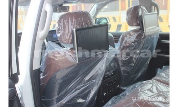 Acheter Import Voiture Toyota Land Cruiser Blanc à Import - Dubai, Kampot Province Acheter Import Voiture Toyota Land Cruiser Blanc à Import - Dubai, Kampot Province