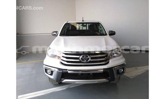 Acheter Import Voiture Toyota Hilux Blanc à Import - Dubai, Kampot Province Acheter Import Voiture Toyota Hilux Blanc à Import - Dubai, Kampot Province