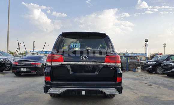 Buy New Toyota Land Cruiser Black Car in Amleang in Kampong Speu Province Buy New Toyota Land Cruiser Black Car in Amleang in Kampong Speu Province
