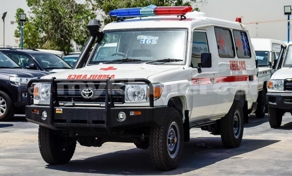 Buy New Toyota Land Cruiser White Car in Amleang in Kampong Speu Province Buy New Toyota Land Cruiser White Car in Amleang in Kampong Speu Province