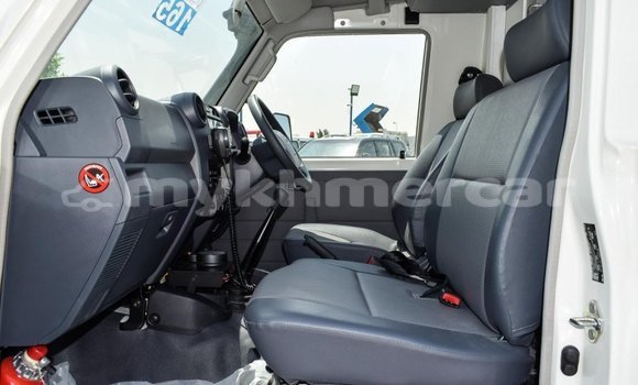 Buy New Toyota Land Cruiser White Car in Amleang in Kampong Speu Province Buy New Toyota Land Cruiser White Car in Amleang in Kampong Speu Province