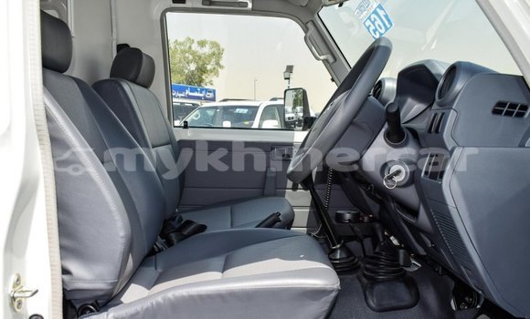 Buy New Toyota Land Cruiser White Car in Amleang in Kampong Speu Province Buy New Toyota Land Cruiser White Car in Amleang in Kampong Speu Province