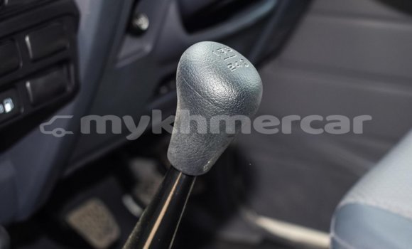 Buy New Toyota Land Cruiser White Car in Amleang in Kampong Speu Province Buy New Toyota Land Cruiser White Car in Amleang in Kampong Speu Province
