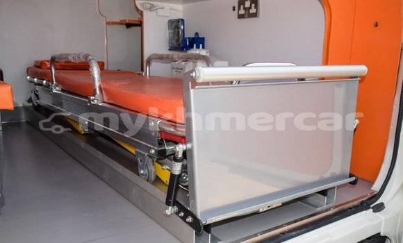 Buy New Toyota Land Cruiser White Car in Amleang in Kampong Speu Province Buy New Toyota Land Cruiser White Car in Amleang in Kampong Speu Province