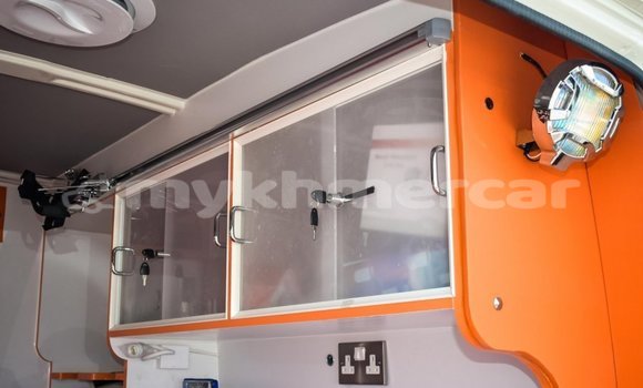 Buy New Toyota Land Cruiser White Car in Amleang in Kampong Speu Province Buy New Toyota Land Cruiser White Car in Amleang in Kampong Speu Province