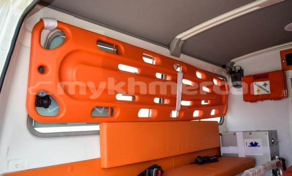 Buy New Toyota Land Cruiser White Car in Amleang in Kampong Speu Province Buy New Toyota Land Cruiser White Car in Amleang in Kampong Speu Province