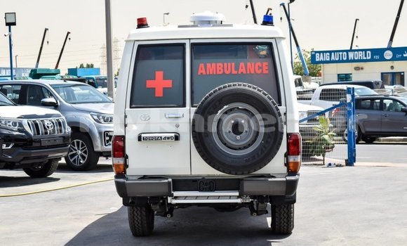 Buy New Toyota Land Cruiser White Car in Amleang in Kampong Speu Province Buy New Toyota Land Cruiser White Car in Amleang in Kampong Speu Province