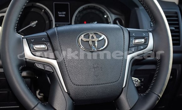 Buy New Toyota Land Cruiser White Car in Amleang in Kampong Speu Province Buy New Toyota Land Cruiser White Car in Amleang in Kampong Speu Province