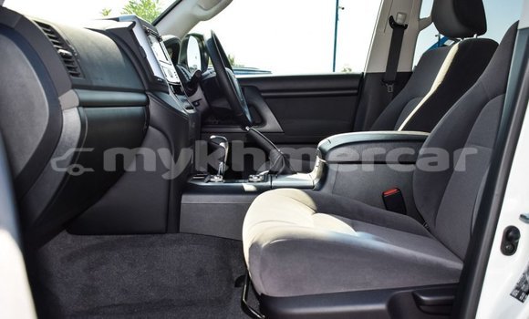 Buy New Toyota Land Cruiser White Car in Amleang in Kampong Speu Province Buy New Toyota Land Cruiser White Car in Amleang in Kampong Speu Province