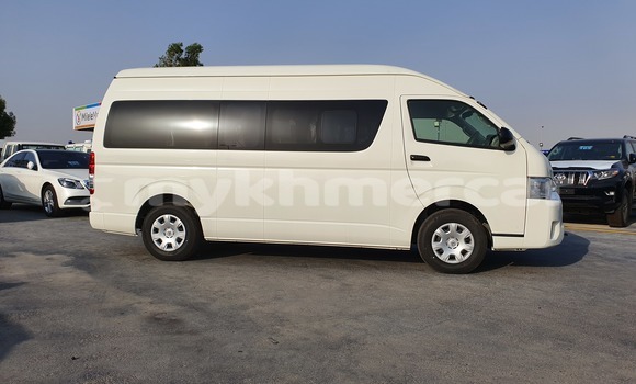 Buy New Toyota Hiace White Car in Amleang in Kampong Speu Province Buy New Toyota Hiace White Car in Amleang in Kampong Speu Province
