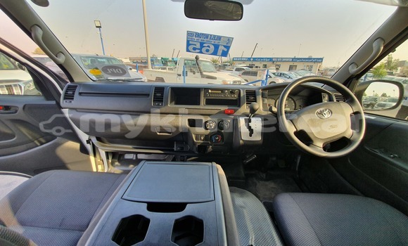 Buy New Toyota Hiace White Car in Amleang in Kampong Speu Province Buy New Toyota Hiace White Car in Amleang in Kampong Speu Province