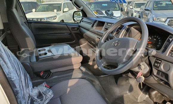 Buy New Toyota Hiace White Car in Amleang in Kampong Speu Province Buy New Toyota Hiace White Car in Amleang in Kampong Speu Province