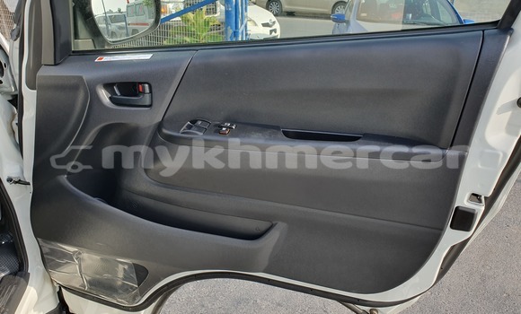 Buy New Toyota Hiace White Car in Amleang in Kampong Speu Province Buy New Toyota Hiace White Car in Amleang in Kampong Speu Province