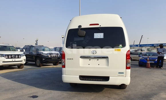 Buy New Toyota Hiace White Car in Amleang in Kampong Speu Province Buy New Toyota Hiace White Car in Amleang in Kampong Speu Province