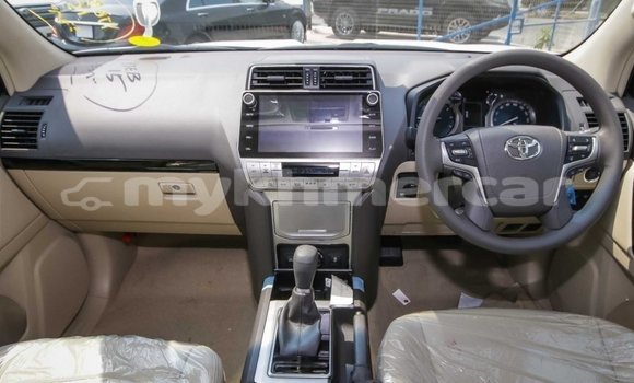 Buy New Toyota Prado White Car in Amleang in Kampong Speu Province Buy New Toyota Prado White Car in Amleang in Kampong Speu Province