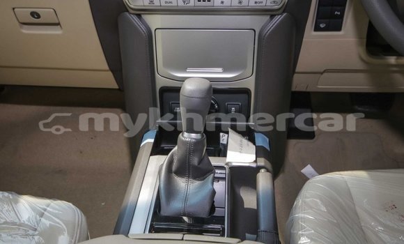 Buy New Toyota Prado White Car in Amleang in Kampong Speu Province Buy New Toyota Prado White Car in Amleang in Kampong Speu Province