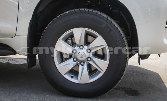 Buy New Toyota Prado White Car in Amleang in Kampong Speu Province Buy New Toyota Prado White Car in Amleang in Kampong Speu Province