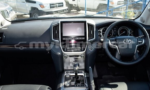 Buy New Toyota Land Cruiser Black Car in Amleang in Kampong Speu Province Buy New Toyota Land Cruiser Black Car in Amleang in Kampong Speu Province