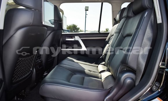 Buy New Toyota Land Cruiser Black Car in Amleang in Kampong Speu Province Buy New Toyota Land Cruiser Black Car in Amleang in Kampong Speu Province