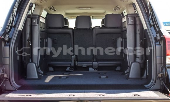 Buy New Toyota Land Cruiser Black Car in Amleang in Kampong Speu Province Buy New Toyota Land Cruiser Black Car in Amleang in Kampong Speu Province