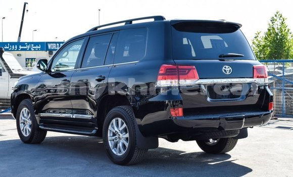 Buy New Toyota Land Cruiser Black Car in Amleang in Kampong Speu Province Buy New Toyota Land Cruiser Black Car in Amleang in Kampong Speu Province