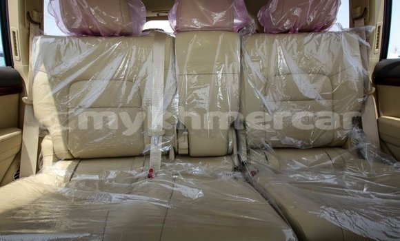 Buy New Toyota Land Cruiser White Car in Amleang in Kampong Speu Province Buy New Toyota Land Cruiser White Car in Amleang in Kampong Speu Province