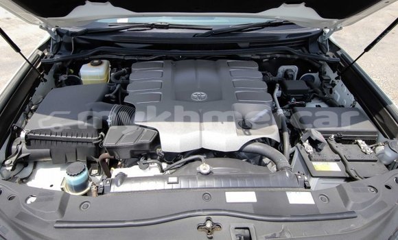 Buy New Toyota Land Cruiser White Car in Amleang in Kampong Speu Province Buy New Toyota Land Cruiser White Car in Amleang in Kampong Speu Province