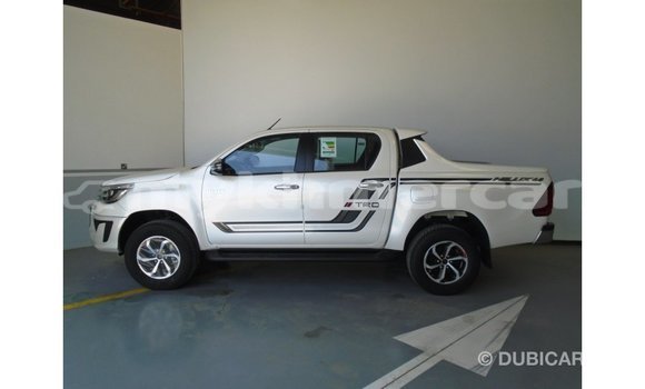 Acheter Import Voiture Toyota Hilux Blanc à Import - Dubai, Kampot Province Acheter Import Voiture Toyota Hilux Blanc à Import - Dubai, Kampot Province