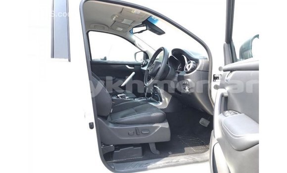 Acheter Import Voiture Mercedes-Benz 250 Blanc à Import - Dubai, Kampot Province Acheter Import Voiture Mercedes-Benz 250 Blanc à Import - Dubai, Kampot Province