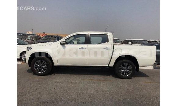 Acheter Import Voiture Mercedes-Benz 250 Blanc à Import - Dubai, Kampot Province Acheter Import Voiture Mercedes-Benz 250 Blanc à Import - Dubai, Kampot Province