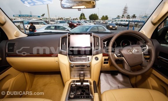 Buy Import Toyota Land Cruiser White Car in Import - Dubai in Kampot Province Buy Import Toyota Land Cruiser White Car in Import - Dubai in Kampot Province