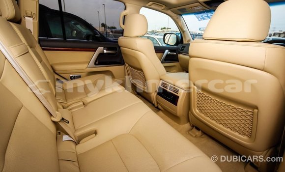Buy Import Toyota Land Cruiser White Car in Import - Dubai in Kampot Province Buy Import Toyota Land Cruiser White Car in Import - Dubai in Kampot Province