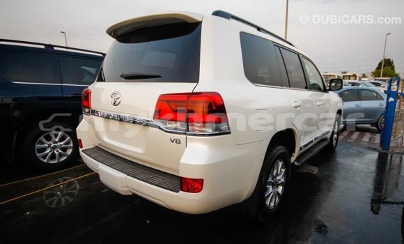 Buy Import Toyota Land Cruiser White Car in Import - Dubai in Kampot Province Buy Import Toyota Land Cruiser White Car in Import - Dubai in Kampot Province