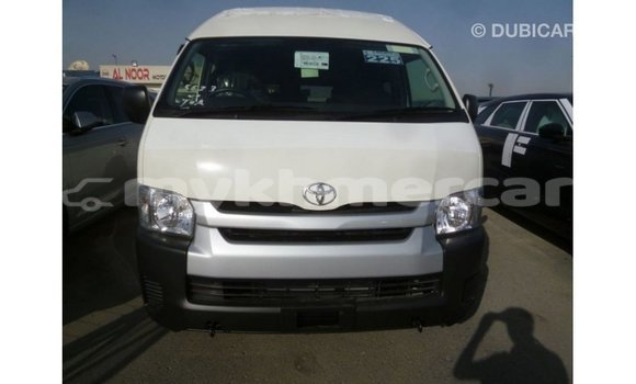 Acheter Import Voiture Toyota Hiace Blanc à Import - Dubai, Kampot Province Acheter Import Voiture Toyota Hiace Blanc à Import - Dubai, Kampot Province