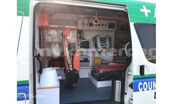 Acheter Import Voiture Toyota Hiace Blanc à Import - Dubai, Kampot Province Acheter Import Voiture Toyota Hiace Blanc à Import - Dubai, Kampot Province