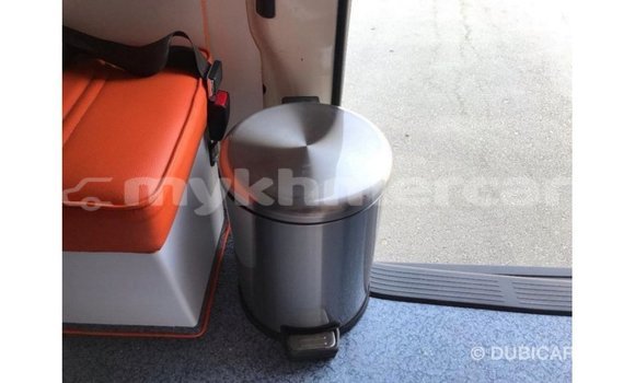 Acheter Import Voiture Toyota Hiace Blanc à Import - Dubai, Kampot Province Acheter Import Voiture Toyota Hiace Blanc à Import - Dubai, Kampot Province