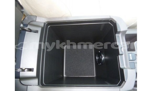 Acheter Import Voiture Toyota Prado Blanc à Import - Dubai, Kampot Province Acheter Import Voiture Toyota Prado Blanc à Import - Dubai, Kampot Province