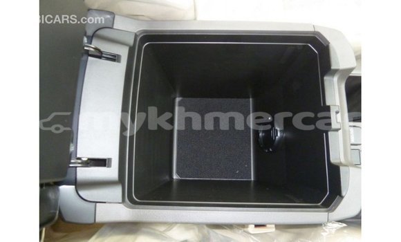 Acheter Import Voiture Toyota Prado Blanc à Import - Dubai, Kampot Province Acheter Import Voiture Toyota Prado Blanc à Import - Dubai, Kampot Province