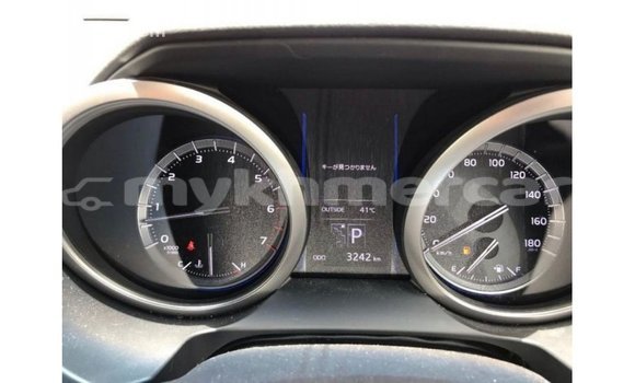 Acheter Import Voiture Toyota Prado Blanc à Import - Dubai, Kampot Province Acheter Import Voiture Toyota Prado Blanc à Import - Dubai, Kampot Province